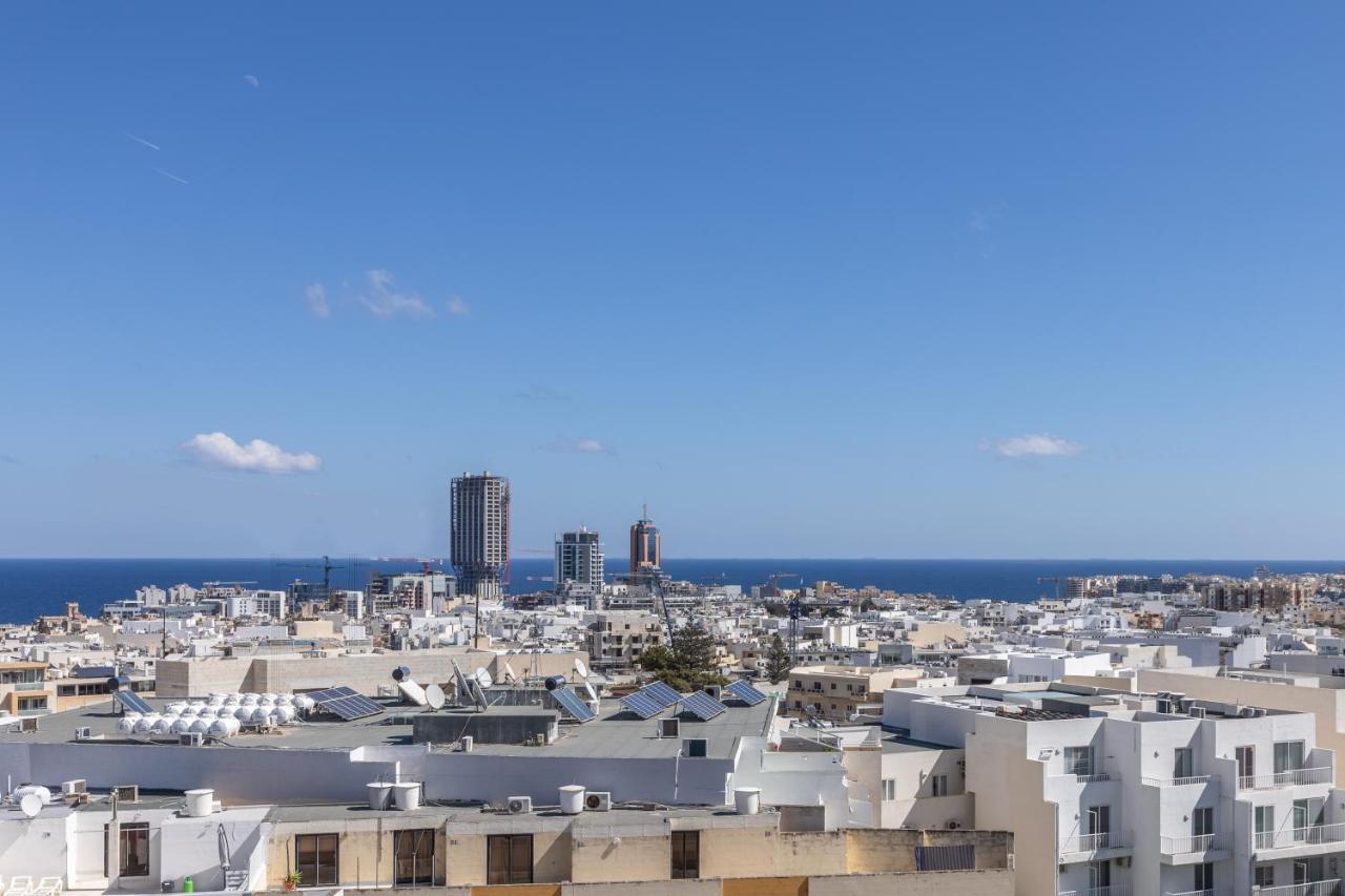 Unique Penthouse With Private Heated Jacuzzi, Close To Restaurants And Night Life Is-Swieqi Eksteriør billede