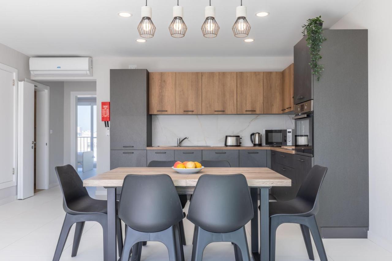 Unique Penthouse With Private Heated Jacuzzi, Close To Restaurants And Night Life Is-Swieqi Eksteriør billede