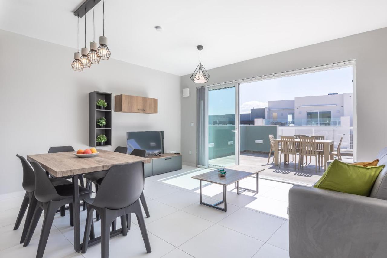 Unique Penthouse With Private Heated Jacuzzi, Close To Restaurants And Night Life Is-Swieqi Eksteriør billede