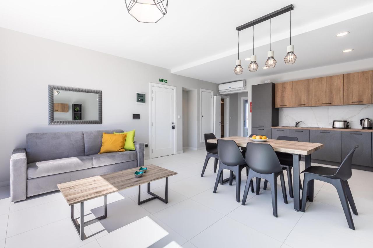 Unique Penthouse With Private Heated Jacuzzi, Close To Restaurants And Night Life Is-Swieqi Eksteriør billede