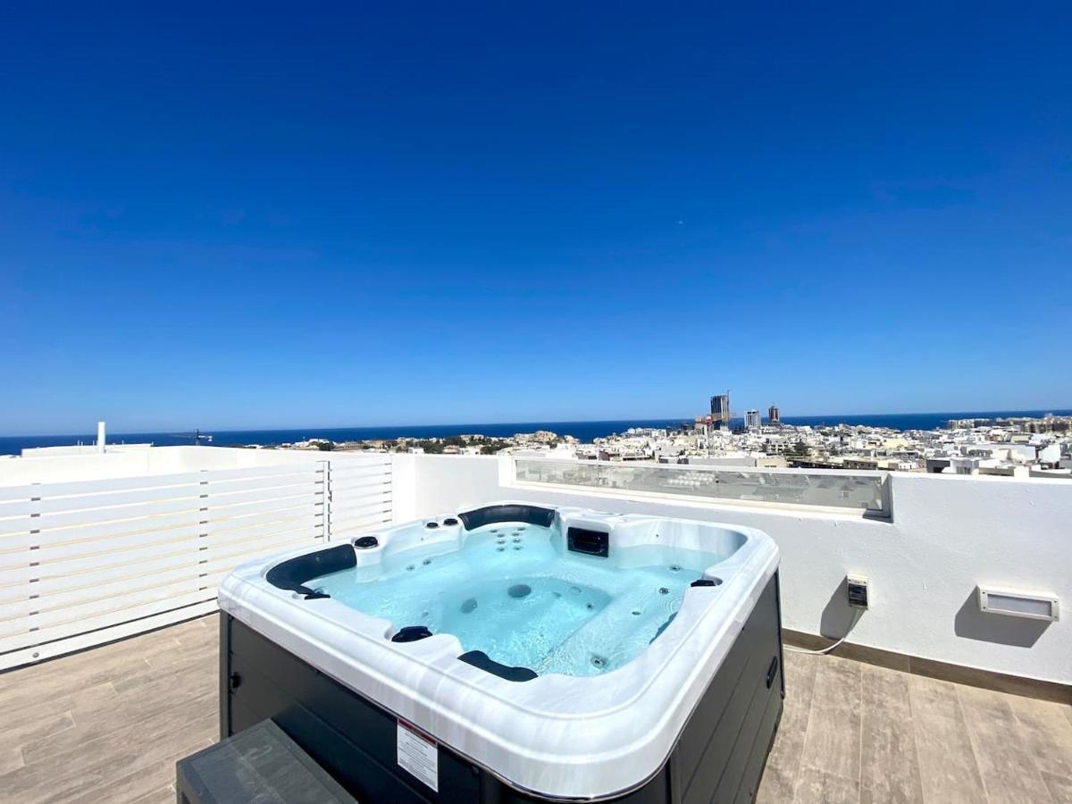 Unique Penthouse With Private Heated Jacuzzi, Close To Restaurants And Night Life Is-Swieqi Eksteriør billede