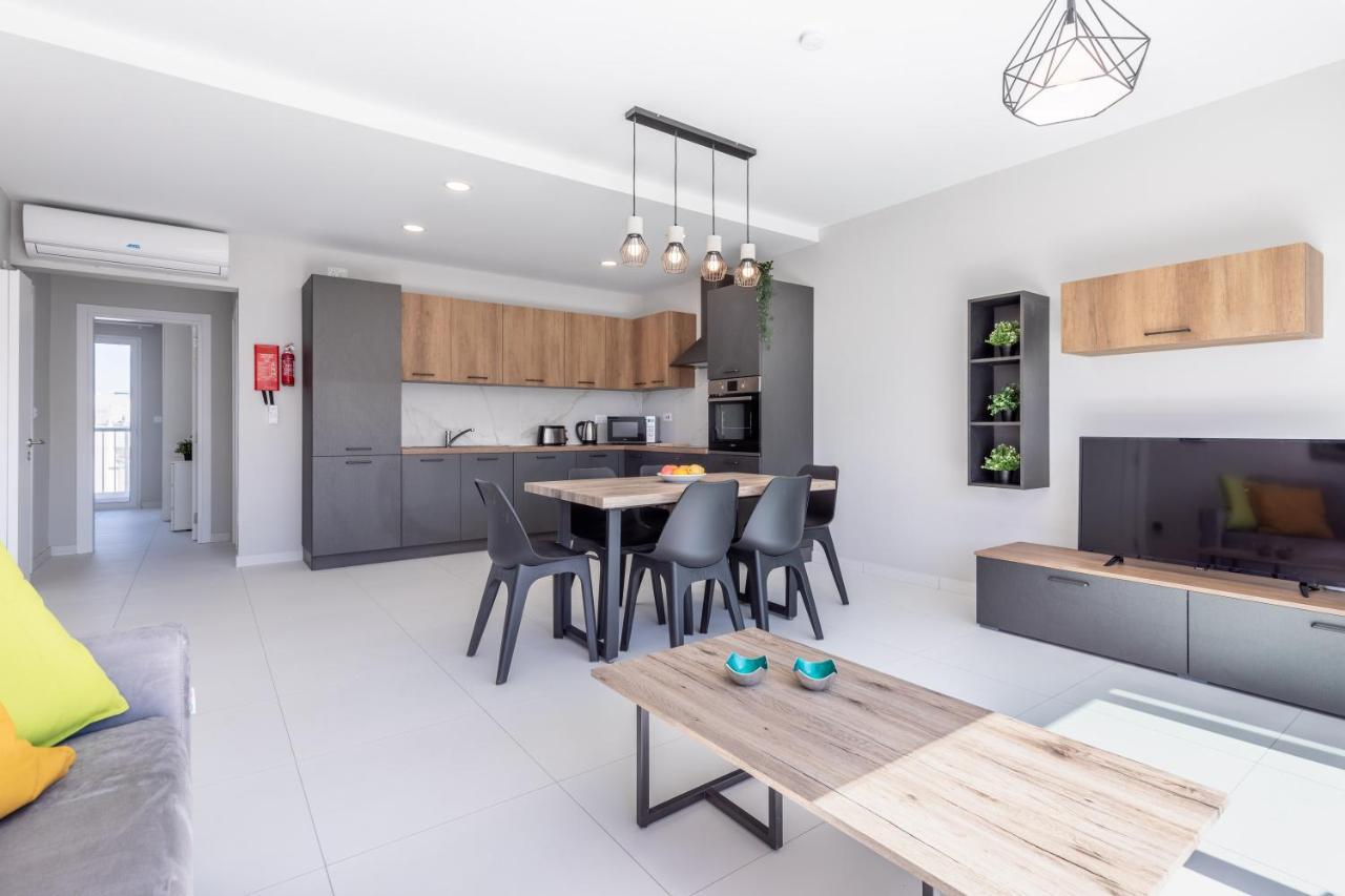 Unique Penthouse With Private Heated Jacuzzi, Close To Restaurants And Night Life Is-Swieqi Eksteriør billede